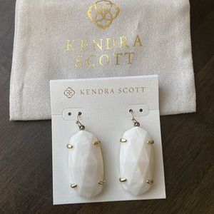 Kendra Scott Gold White Earrings ✨